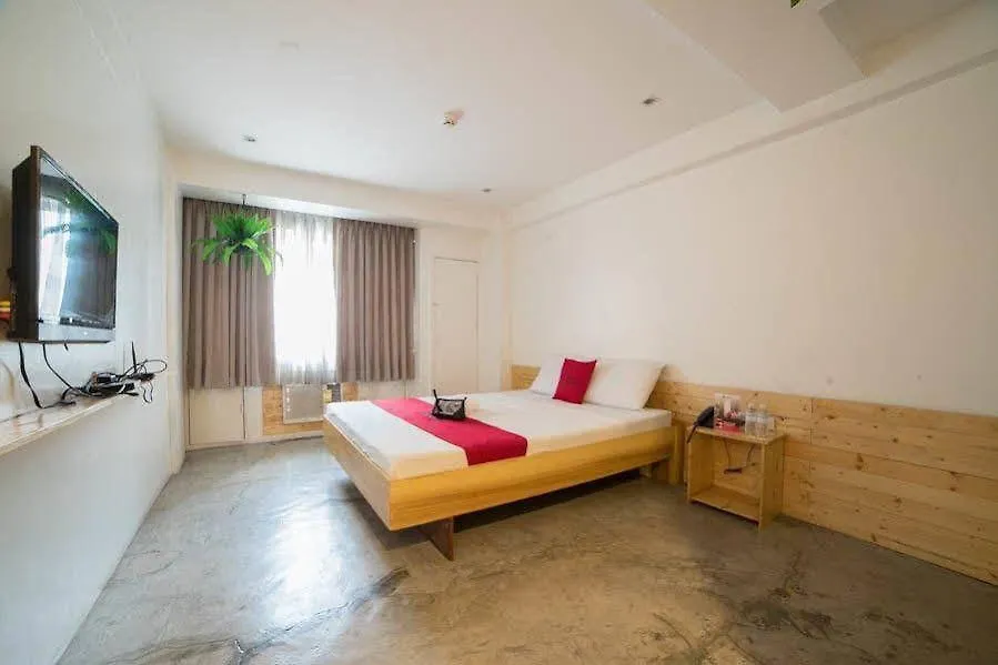 Reddoorz Plus @ Boni Avenue Mandaluyong