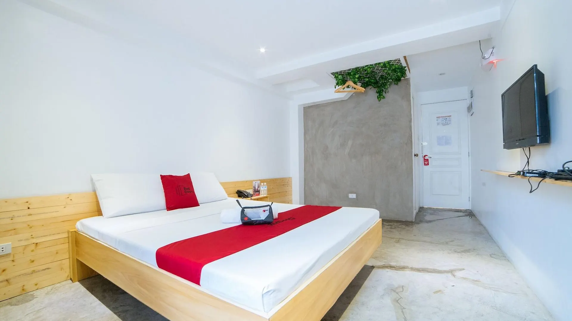 Hotel Reddoorz Plus @ Boni Avenue Mandaluyong
