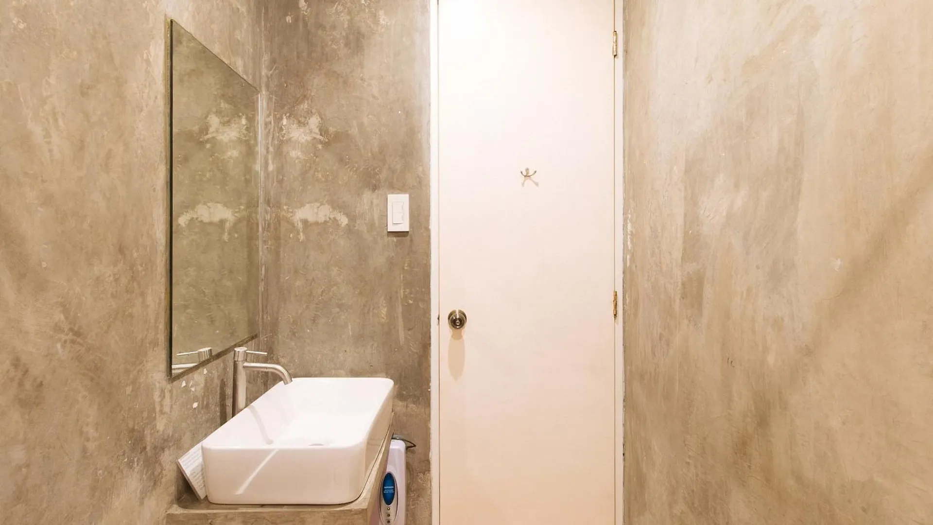Hotel Reddoorz Plus @ Boni Avenue Mandaluyong