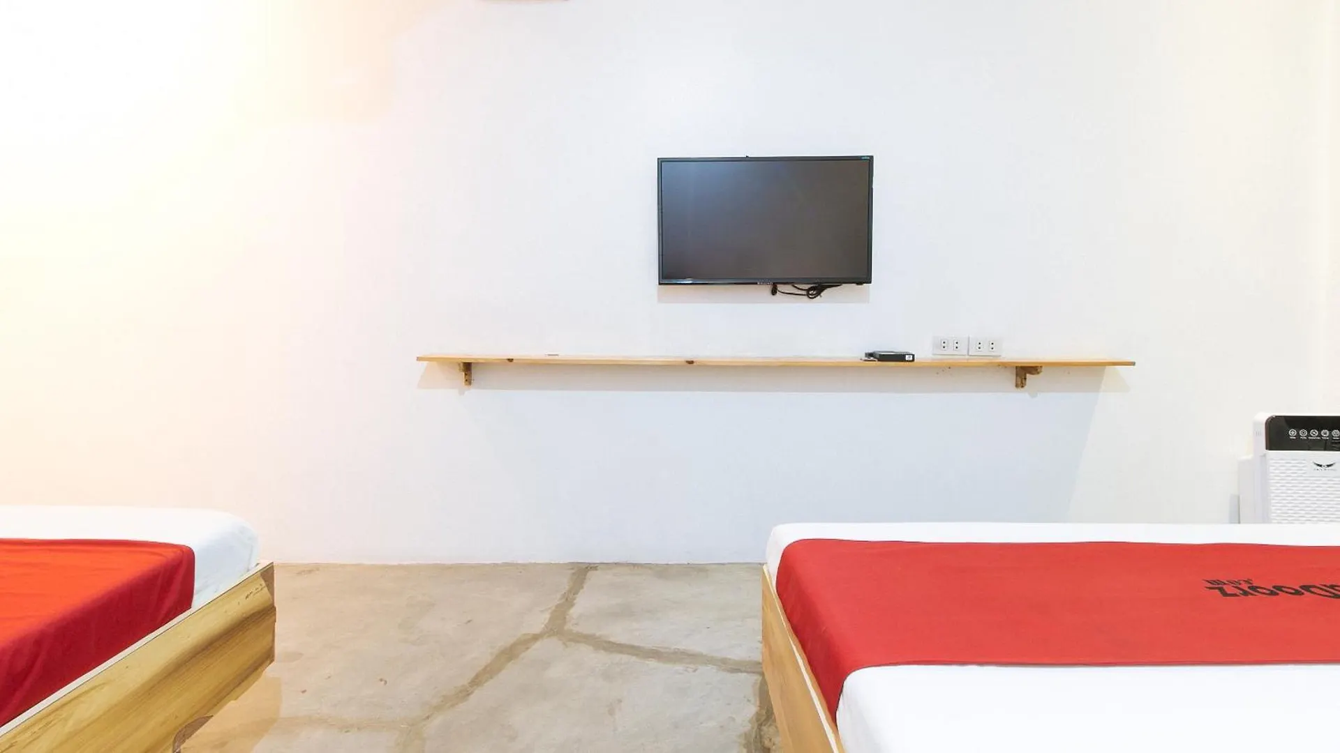 Hotel Reddoorz Plus @ Boni Avenue Mandaluyong
