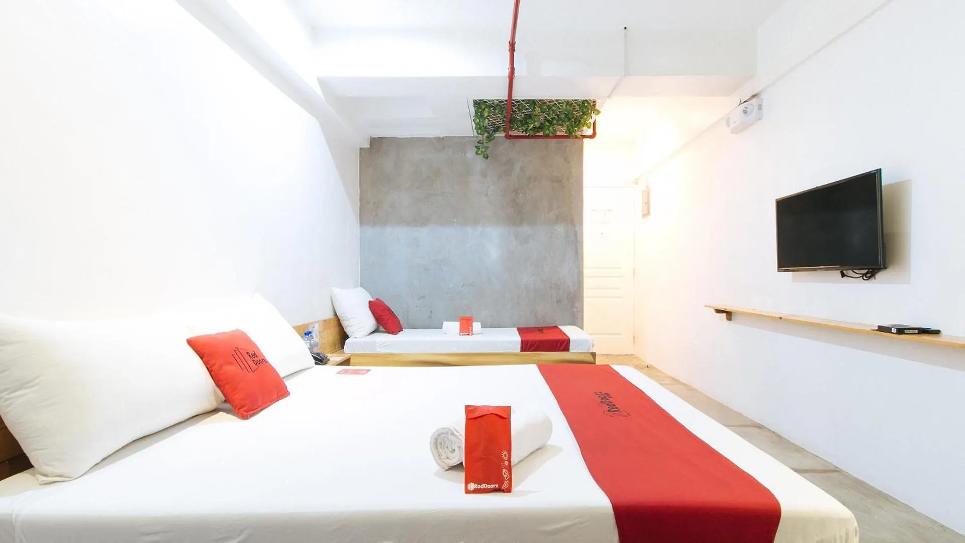 Reddoorz Plus @ Boni Avenue Mandaluyong