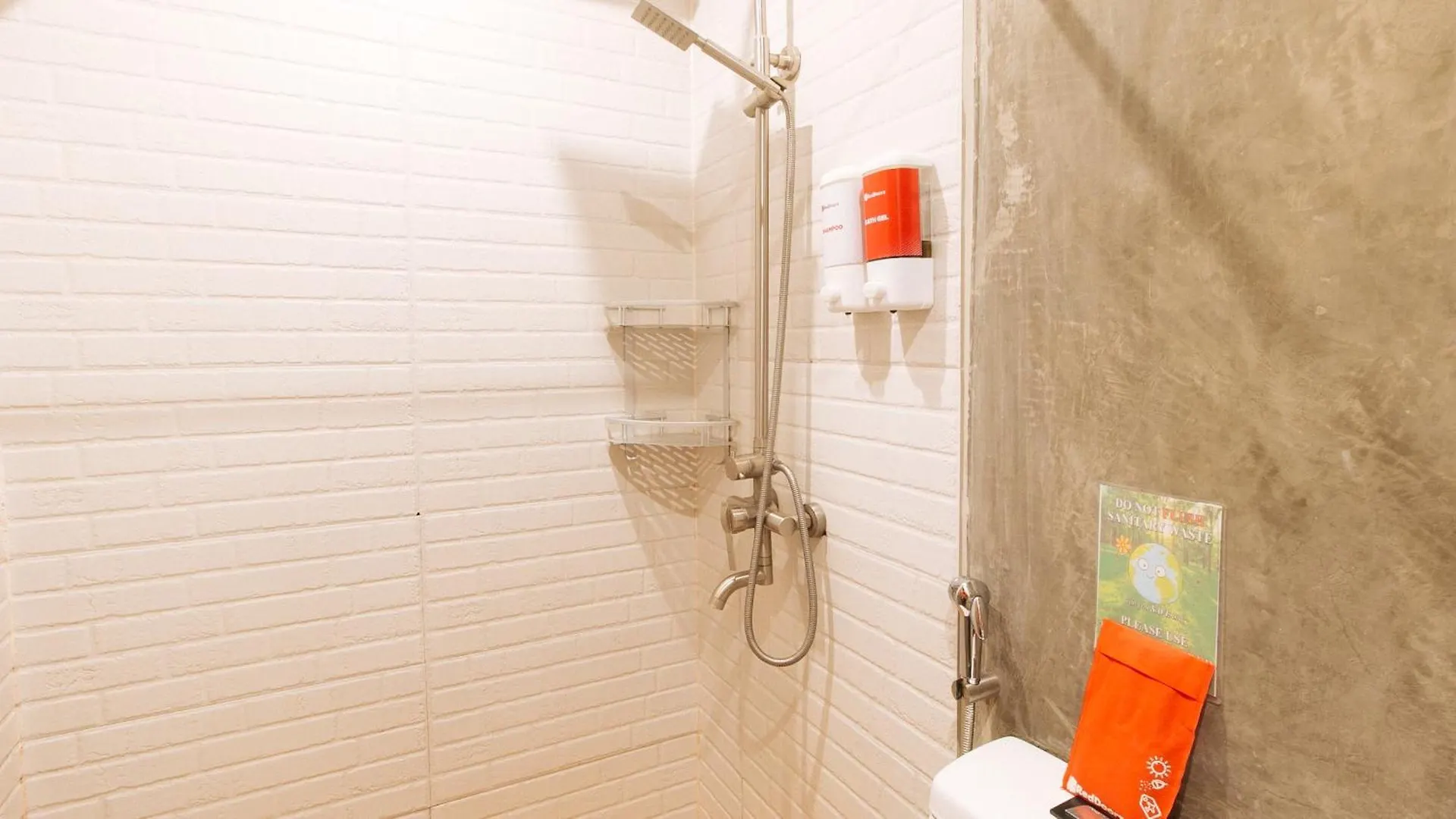 Reddoorz Plus @ Boni Avenue Mandaluyong
