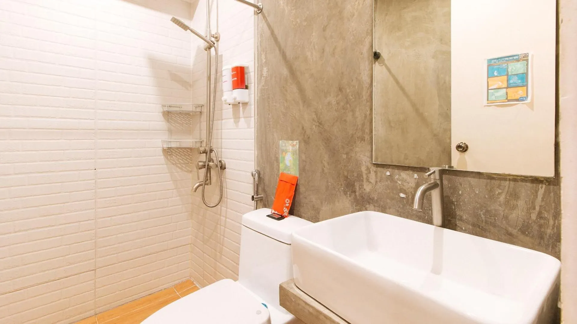 Reddoorz Plus @ Boni Avenue Mandaluyong