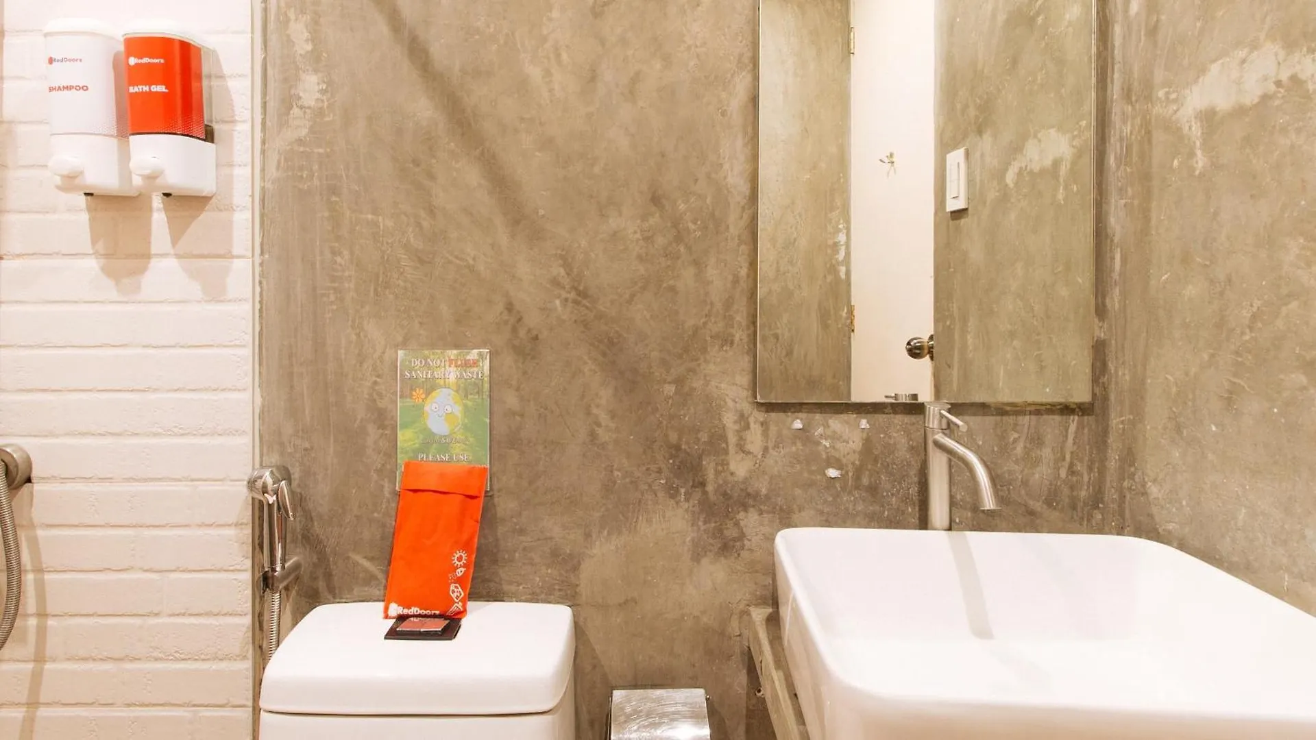 Reddoorz Plus @ Boni Avenue Mandaluyong