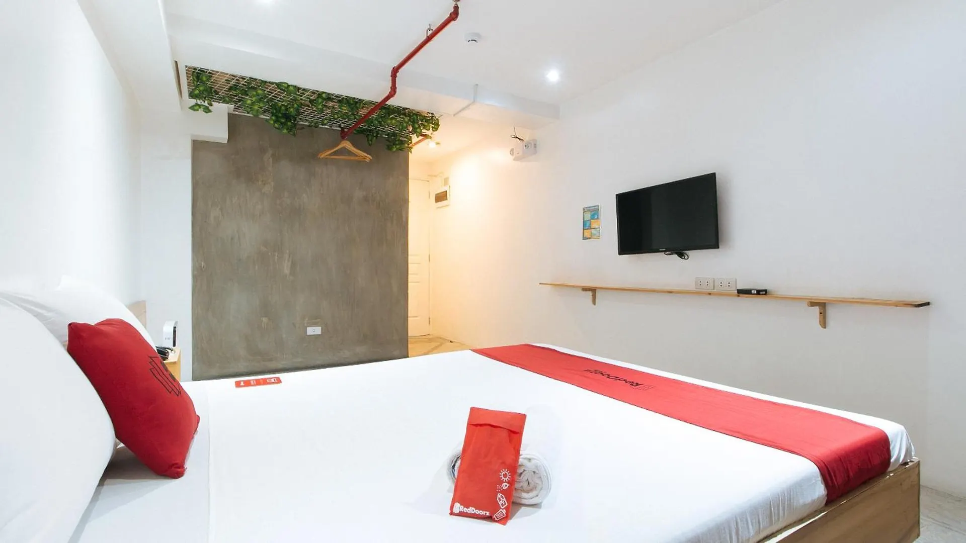 Hotel Reddoorz Plus @ Boni Avenue Mandaluyong
