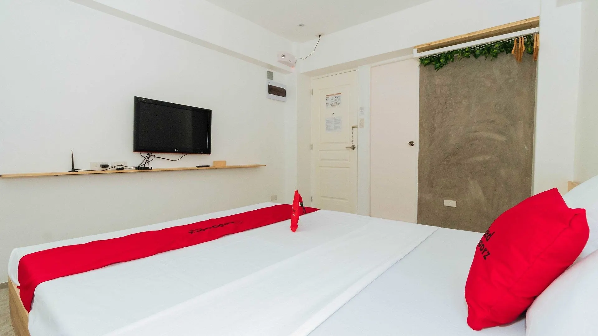 Hotel Reddoorz Plus @ Boni Avenue Mandaluyong